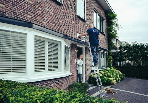 Helft huiseigenaren riskeert schade door verstopte goot